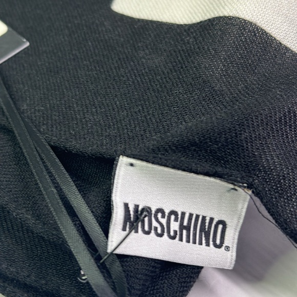 💯- New Authentic MOSCHINO
SCARF WITH LOGO - Picture 14 of 17